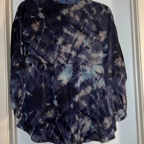 Johnny was MOONLIGHT TIE DYE V-NECK BLOUSE - Picture 9 of 10